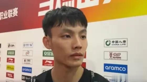 徐杰心里怎样看待沃特斯

徐杰：这朱总也真会选外援，沃特斯真巧也1.78米。和我