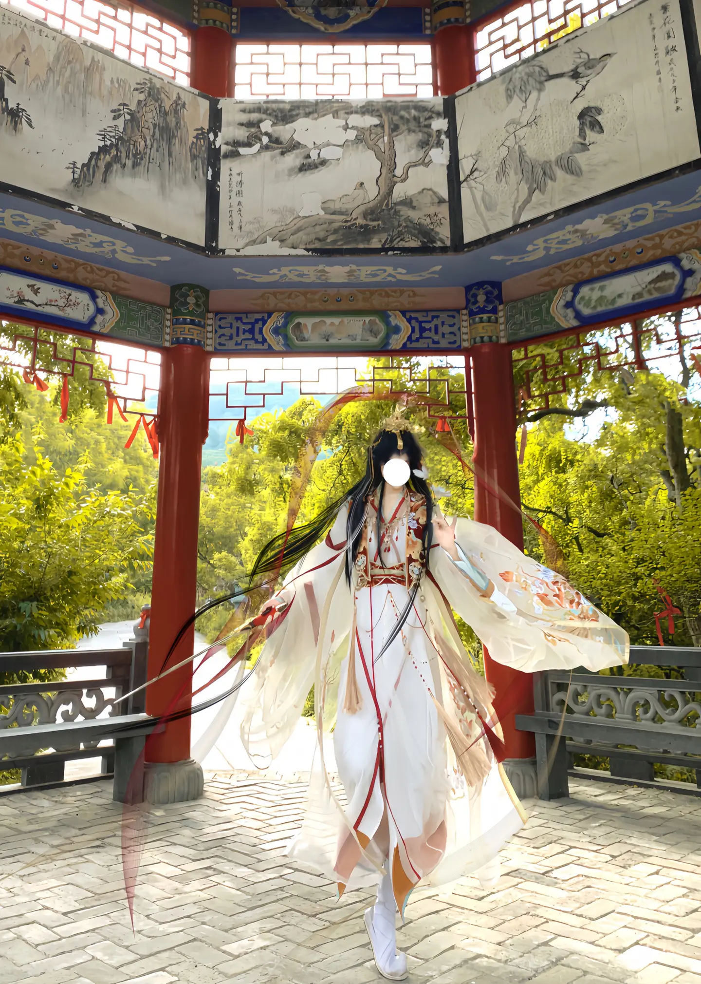 “一手仗剑 一手执花”