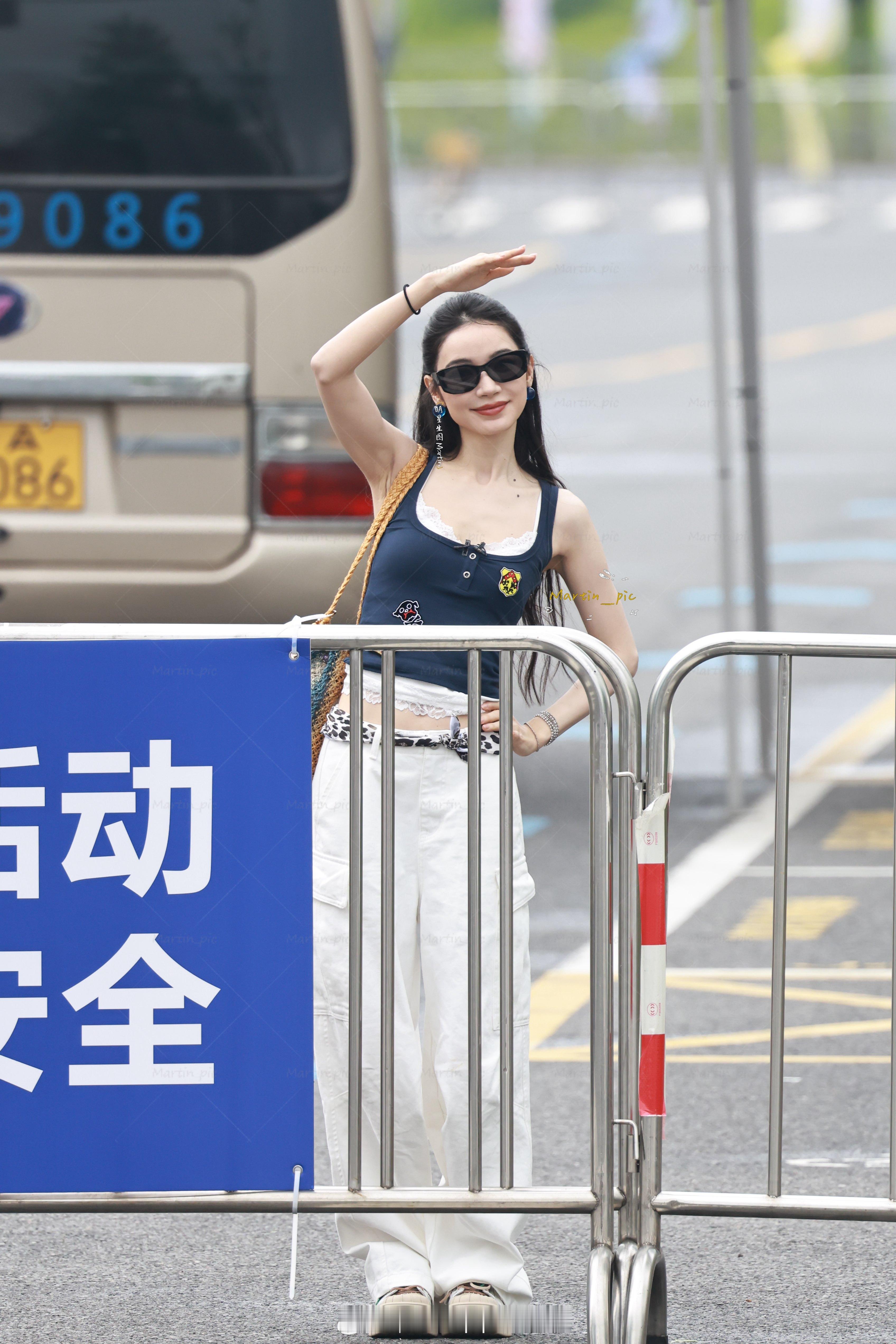代斯乘风2026代斯 代斯 260507浪姐上班生图掉落~又是每日时装周时间