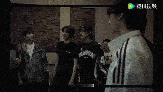 一路向海的少年主题曲录音纪实录音室里定格无数认真瞬间！TOP登陆少年组合携手夏日