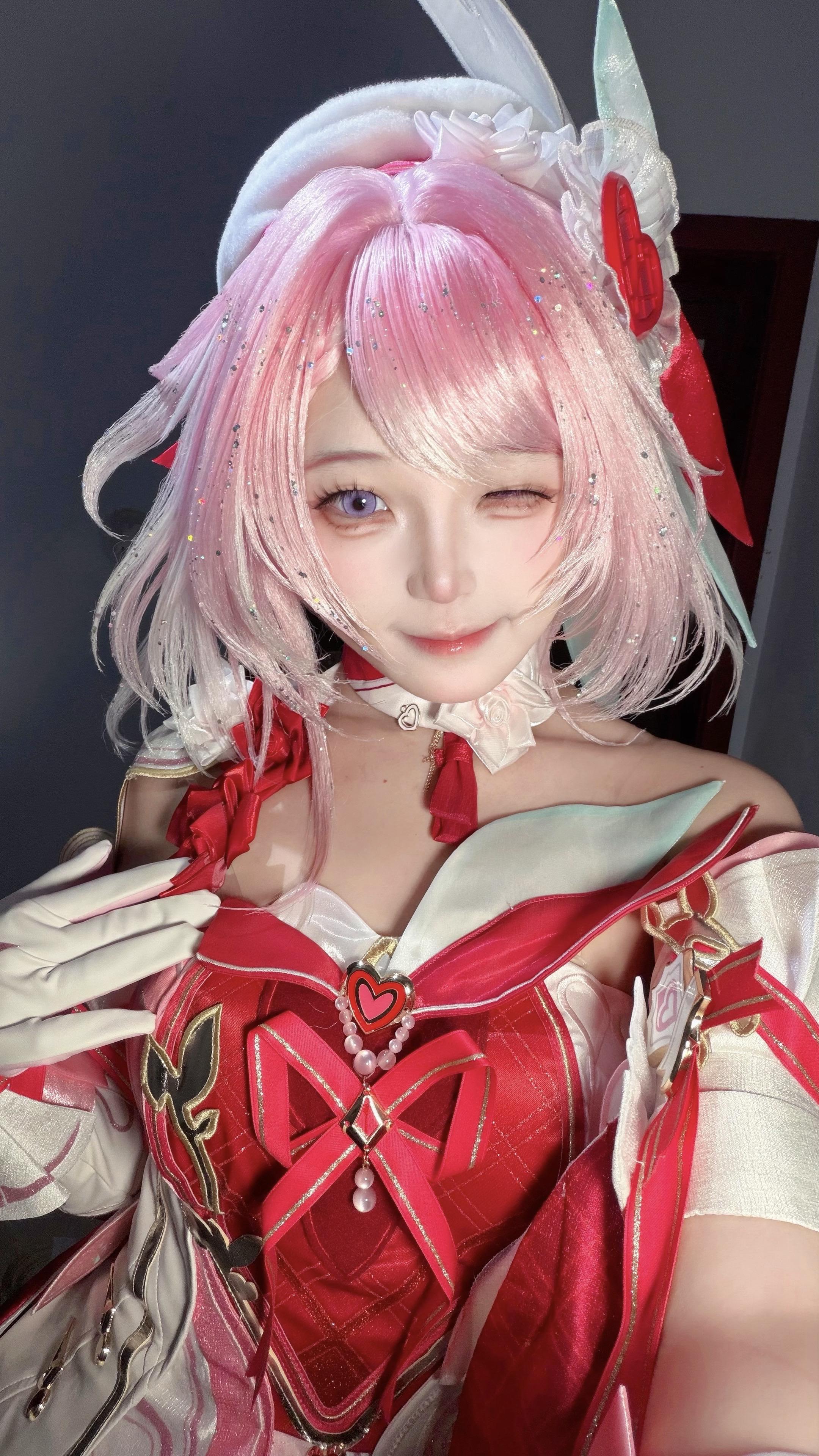 同意给爱莉继续出新衣服