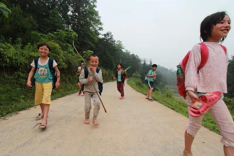 竟然没有人愿意当农村的中小学校长了。
一名农村小学校长对笔者说，他也不想干了。