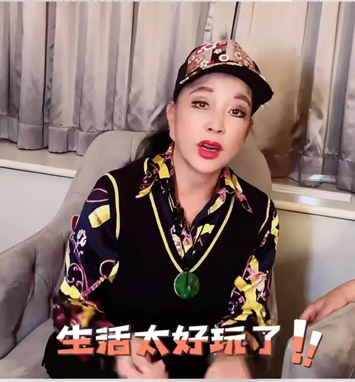 刘晓庆在面对情感风波后，以乐观的态度出现在公众面前。她表达了对生活的热爱和对时间