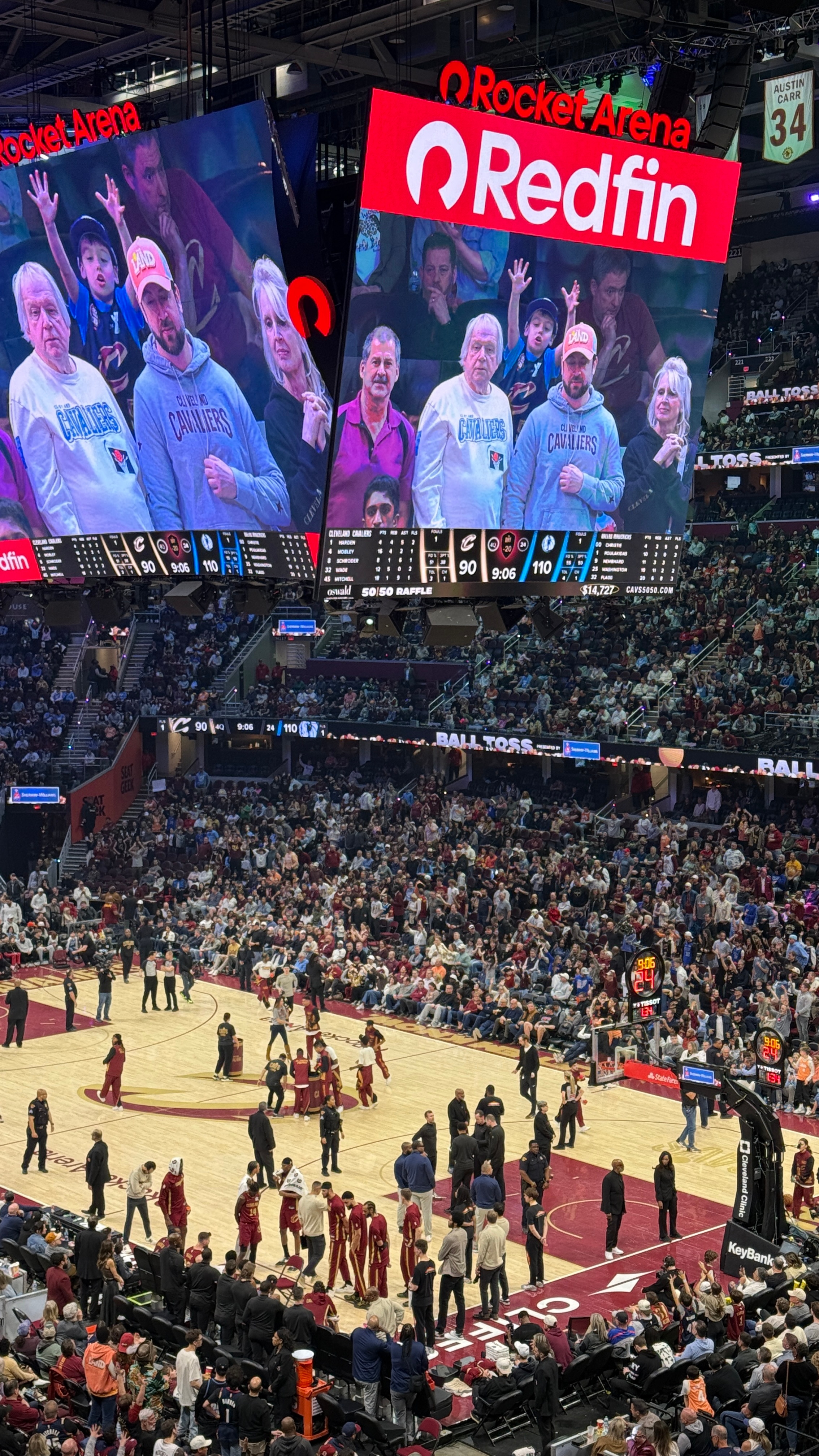 弗拉格和詹姆斯新秀赛季数据差不多，但两人是完全不同类型的球员。新秀詹姆斯，大部分