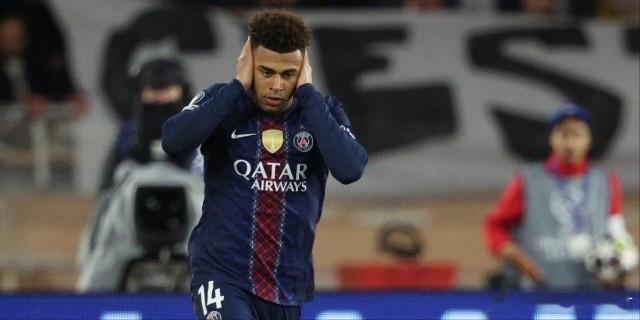 欧冠淘汰赛附加赛首回合，卫冕冠军巴黎圣日耳曼客场有惊无险3比2逆转摩纳哥，在争夺