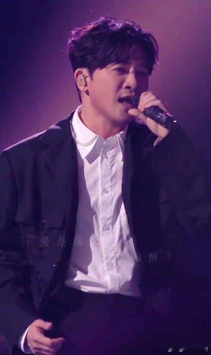 不是简单翻唱，是岁月与恩情的双向奔赴！苏有朋一开口，《雨蝶》的旋律就牵出了90年