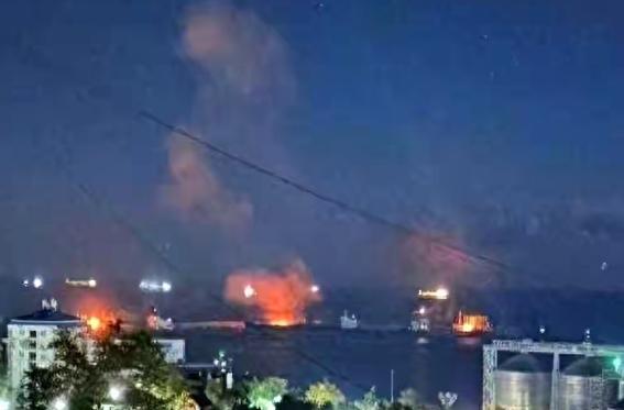 轰炸继续，俄罗斯港口已经基本失去了防空能力。本月3日，乌克兰又对俄罗斯能源设施出