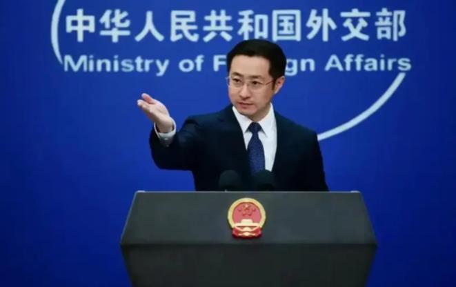 美媒惊呼：华盛顿“长臂管辖”已成废纸，中国正以前所未有的姿态撕碎制裁铁幕！
【观