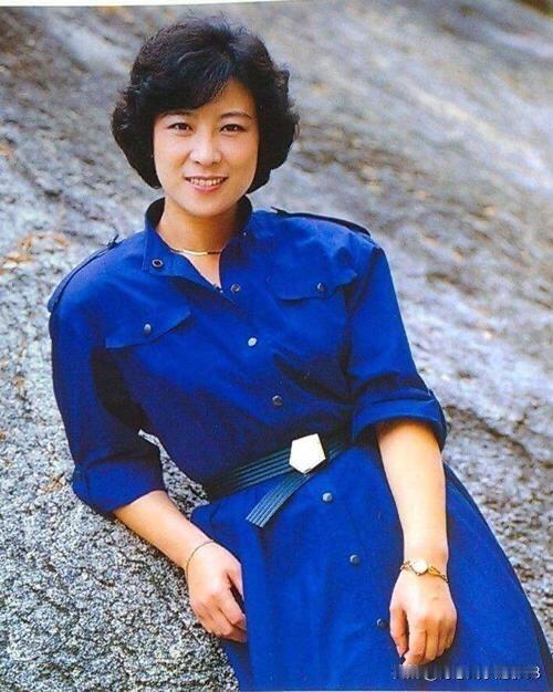 都是年轻时候的照片，赵静属于颜值高的女演员，王馥荔属于气质之美的女演员，但她们的