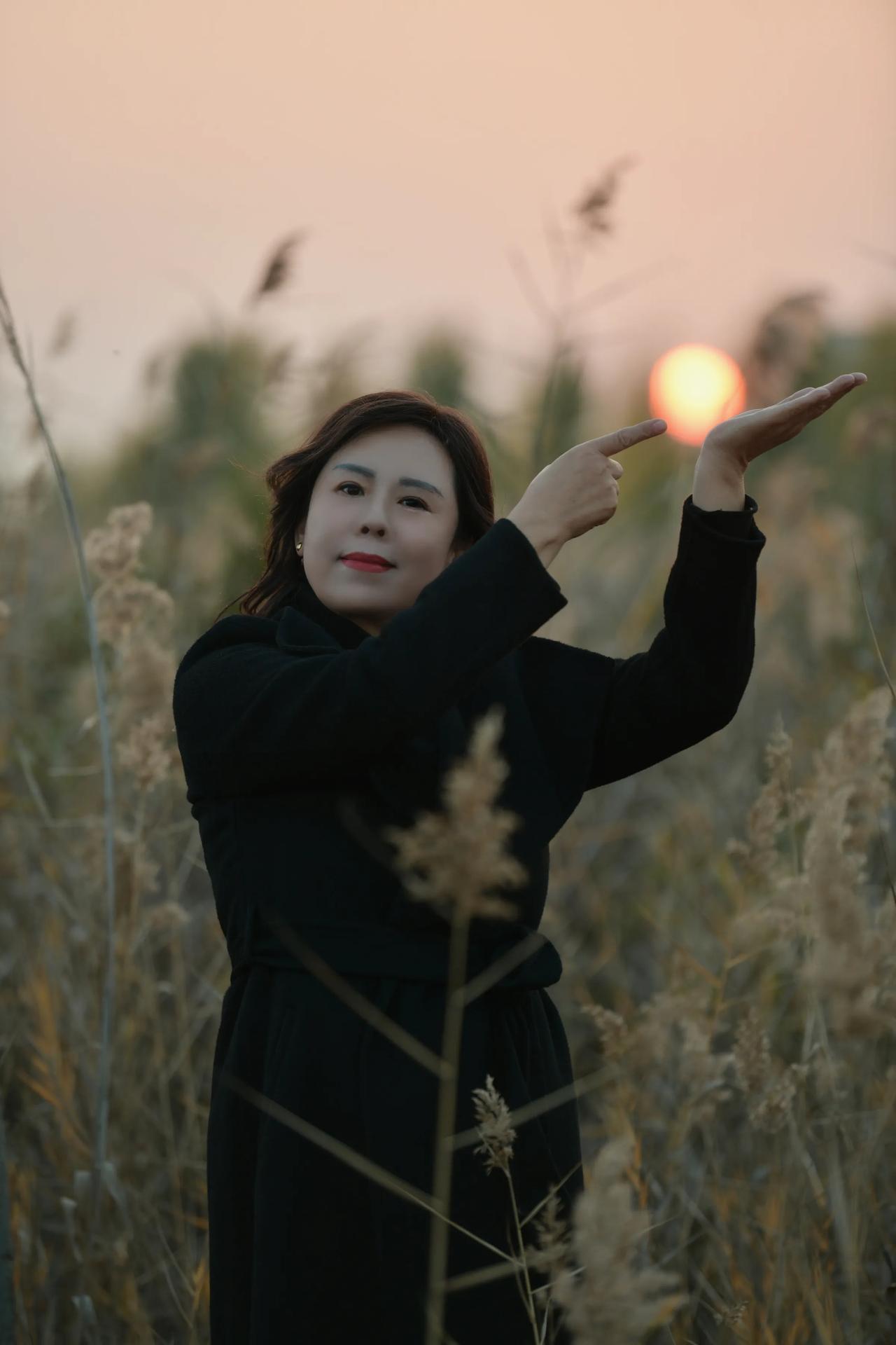 夕阳无限好 ＇只是近黄昏，初冬时节，夕阳下的芦苇荡！晒晒初冬的照片 秋冬美景手摄