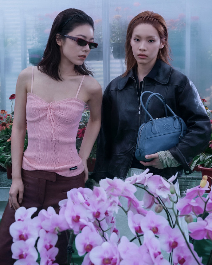 赵今麦 Miu Miu 七夕广告大片身穿2026秋冬系列服饰出镜，三套不同风格的