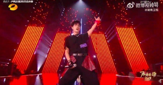 张卓尔让我一次爱个够唱跪了声鸣远扬 高难度歌曲被张卓尔拿捏！炽热的情感全融进歌声