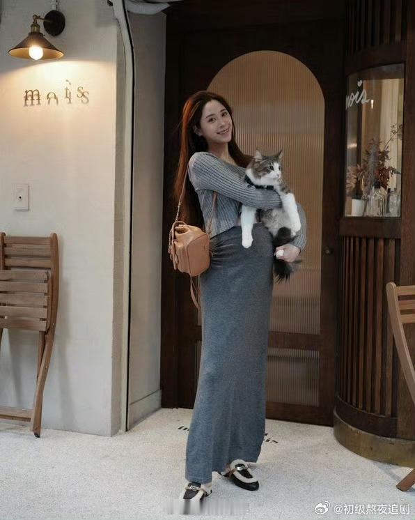 欧阳妮妮肚子这么大了 