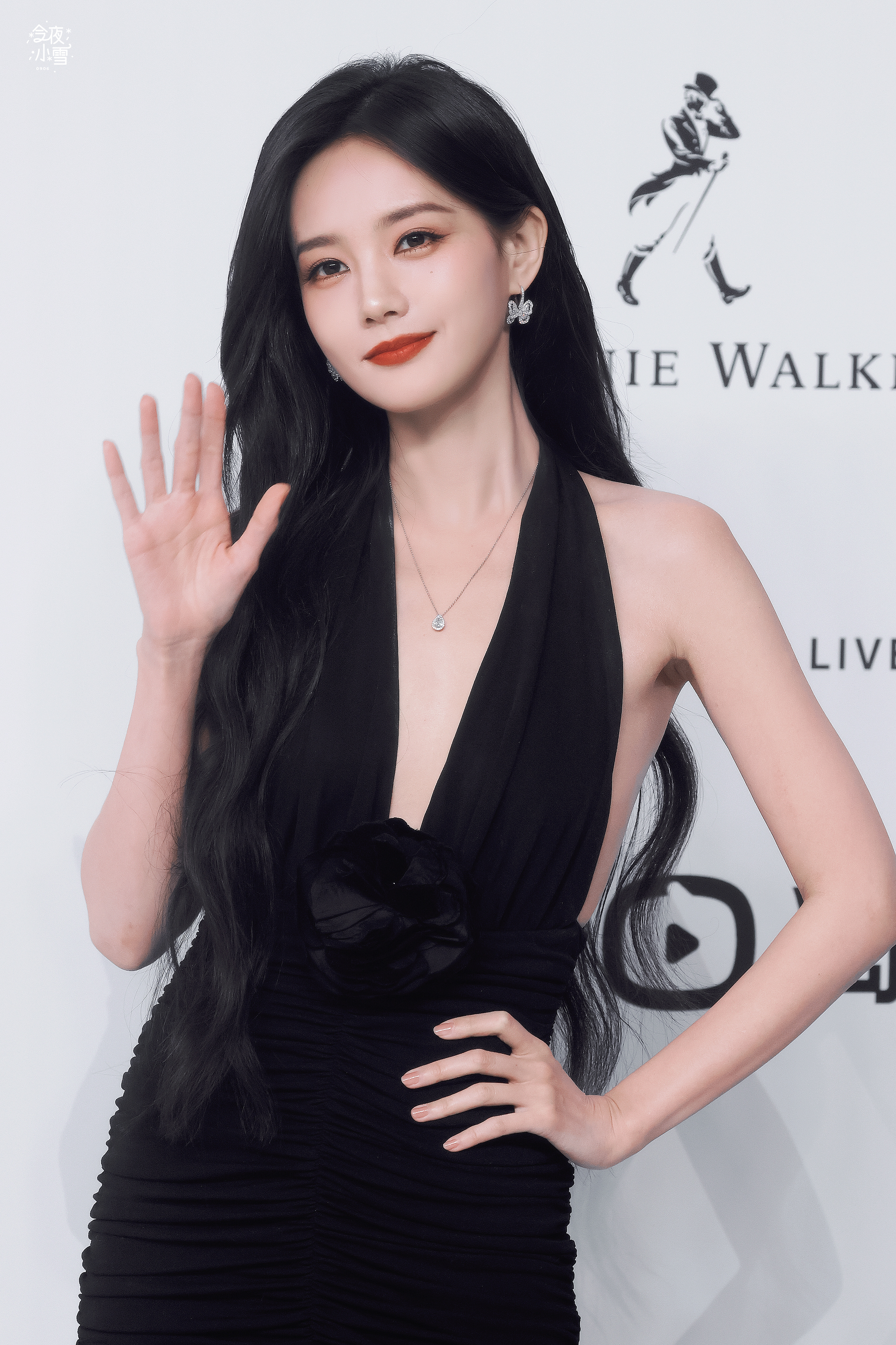 李一桐 #李一桐 笑眼盈盈这个词的杀伤力# ​​​