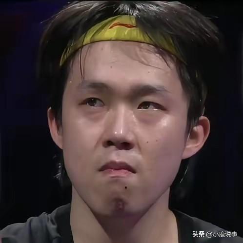 真的不忍心再看王楚钦硬撑了。
 
候场的时候明明已经很难受，
上场依旧咬着牙拼。