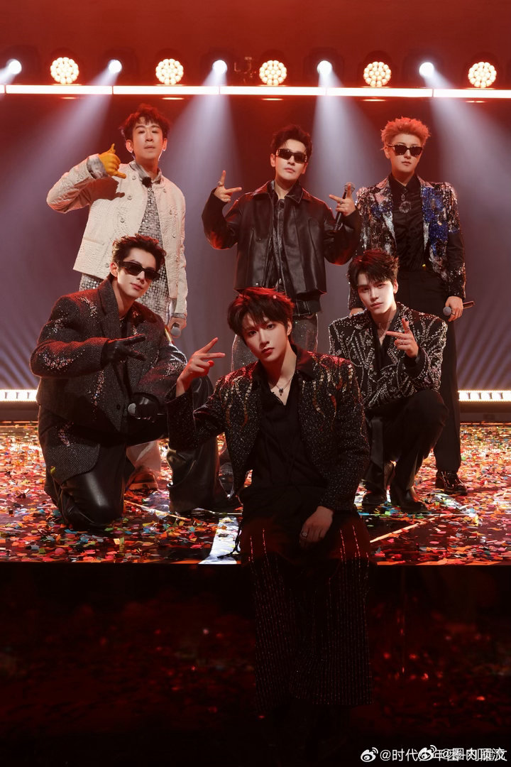 刘耀文再做一次播报吧 刘耀文宇宙闪烁请注意收官文，为兄弟节目再做一次播报吧！期待