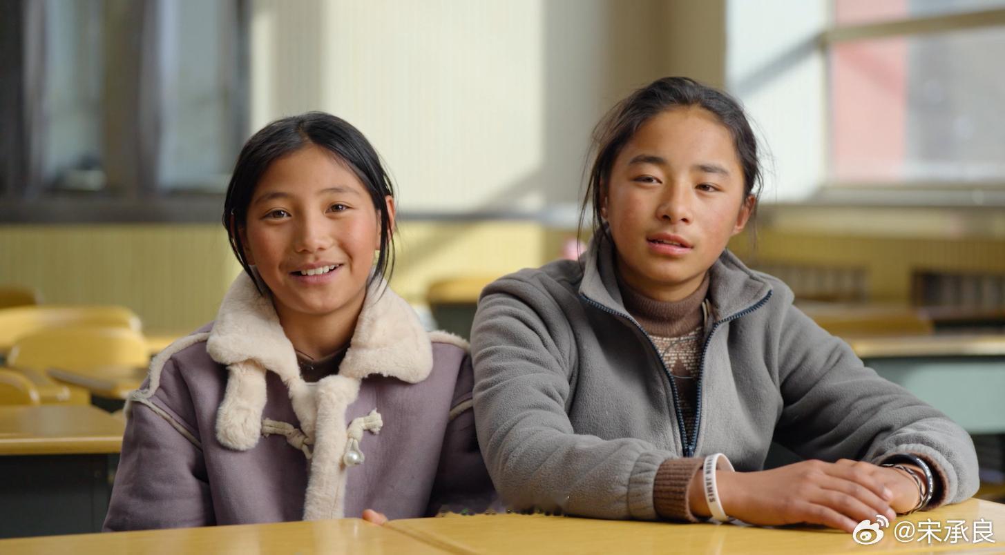 青海小球员逐梦上海的托举之手 2024年上海秦老师远赴青海支教，并组建首支高原少