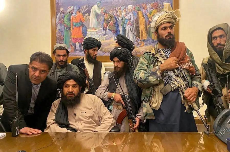 巴基斯坦与阿富汗又开始打起来了……
直接原因很简单，还是巴基斯坦境内的巴塔与阿富