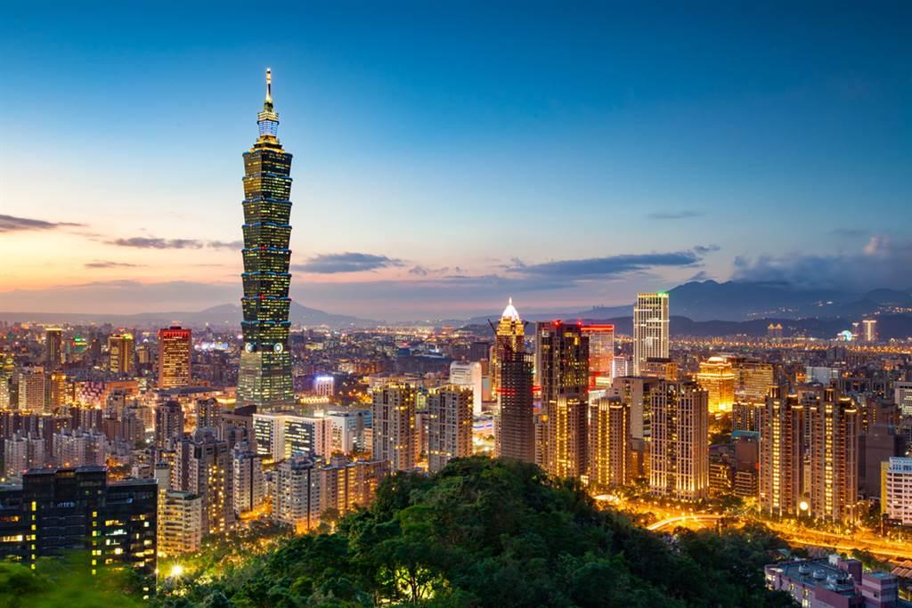 新加坡联合早报今日发文对台湾局势作出最新判断：台湾开启新一轮政治周期。文章提醒，