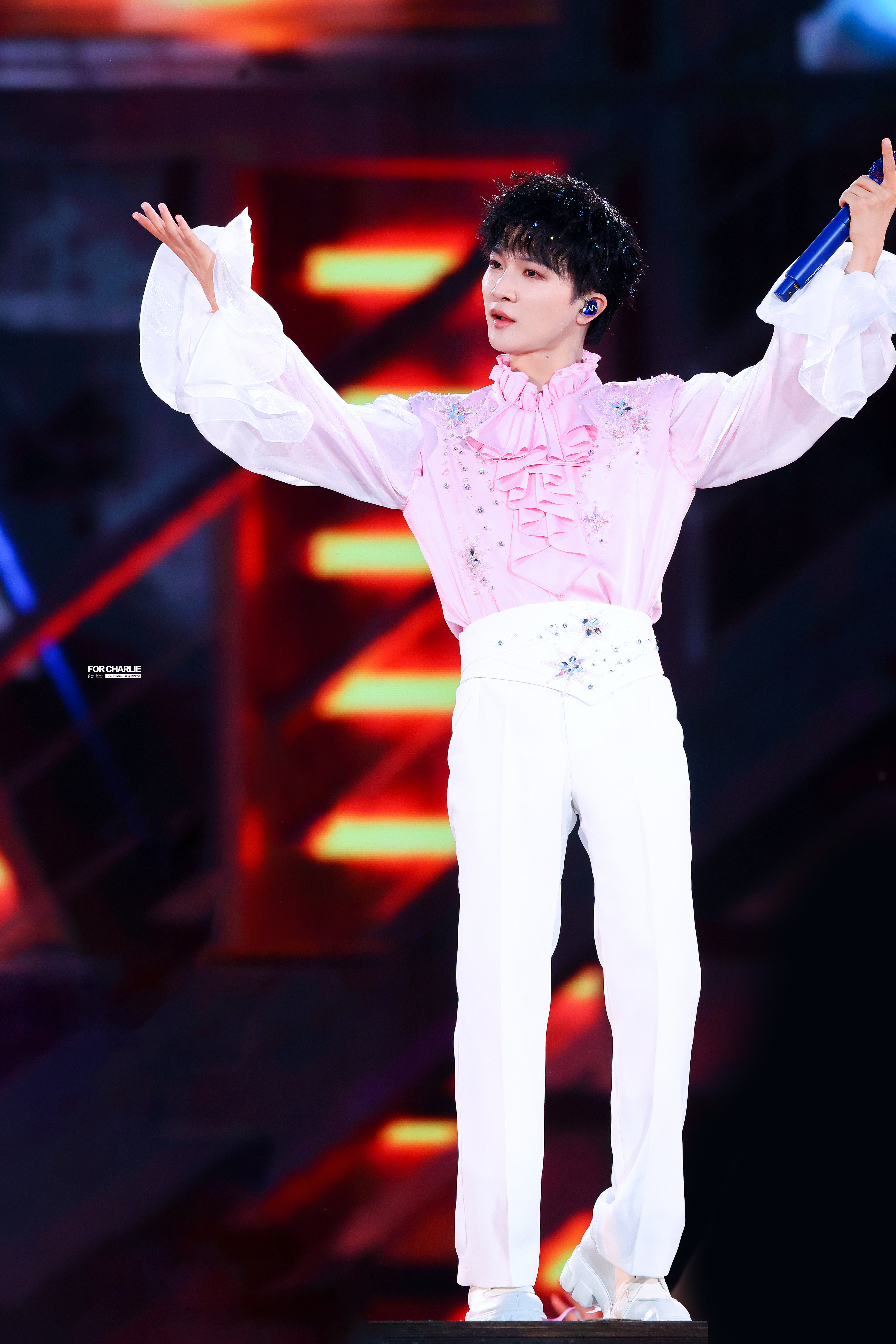 周深  你好，来一份牛乳莓莓雪山🍧20260627 深深的郑州站DAY1周深2