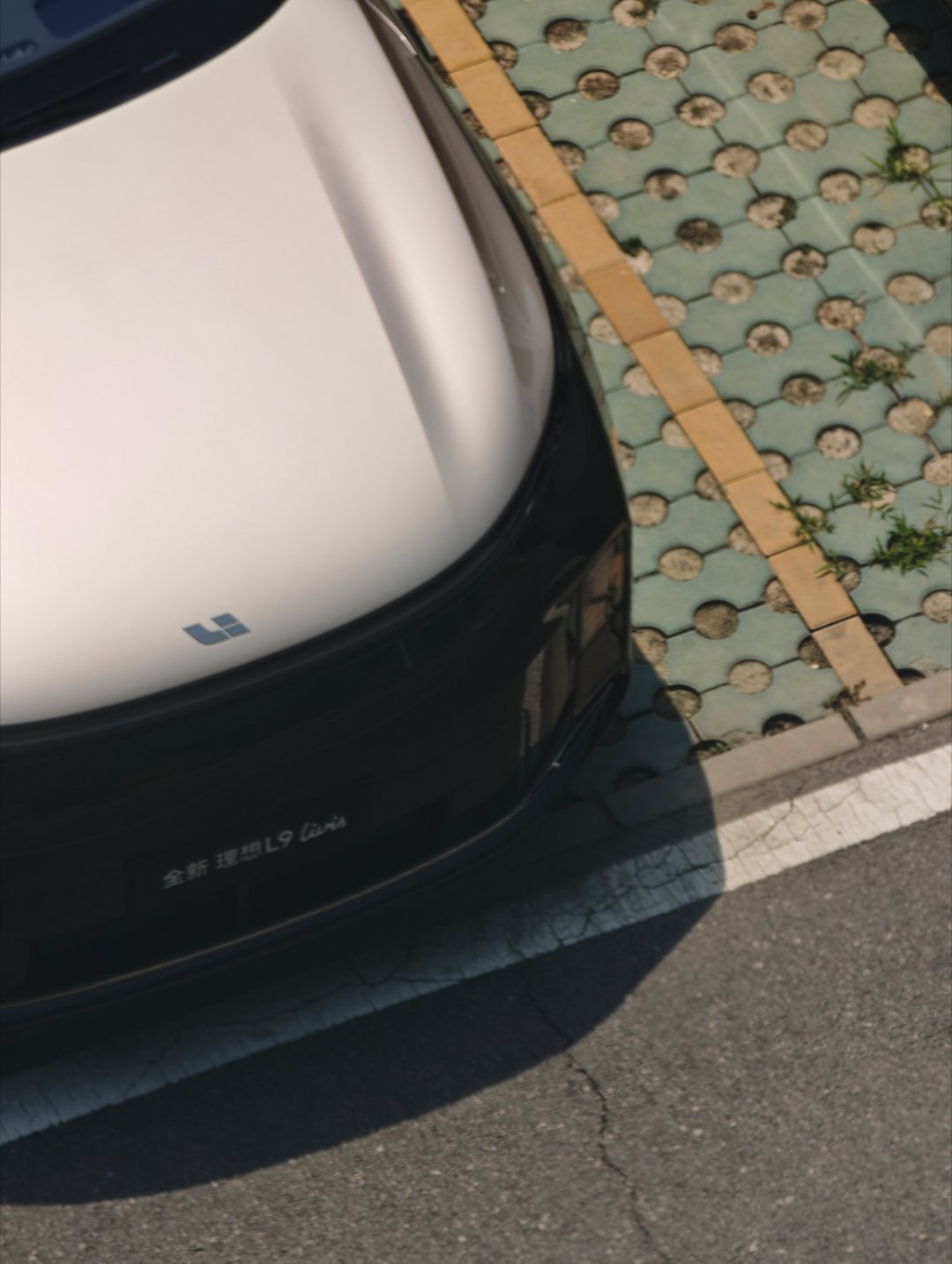 有质感的轮廓不止靠型面，还有光影的勾勒。理想l9 livis
