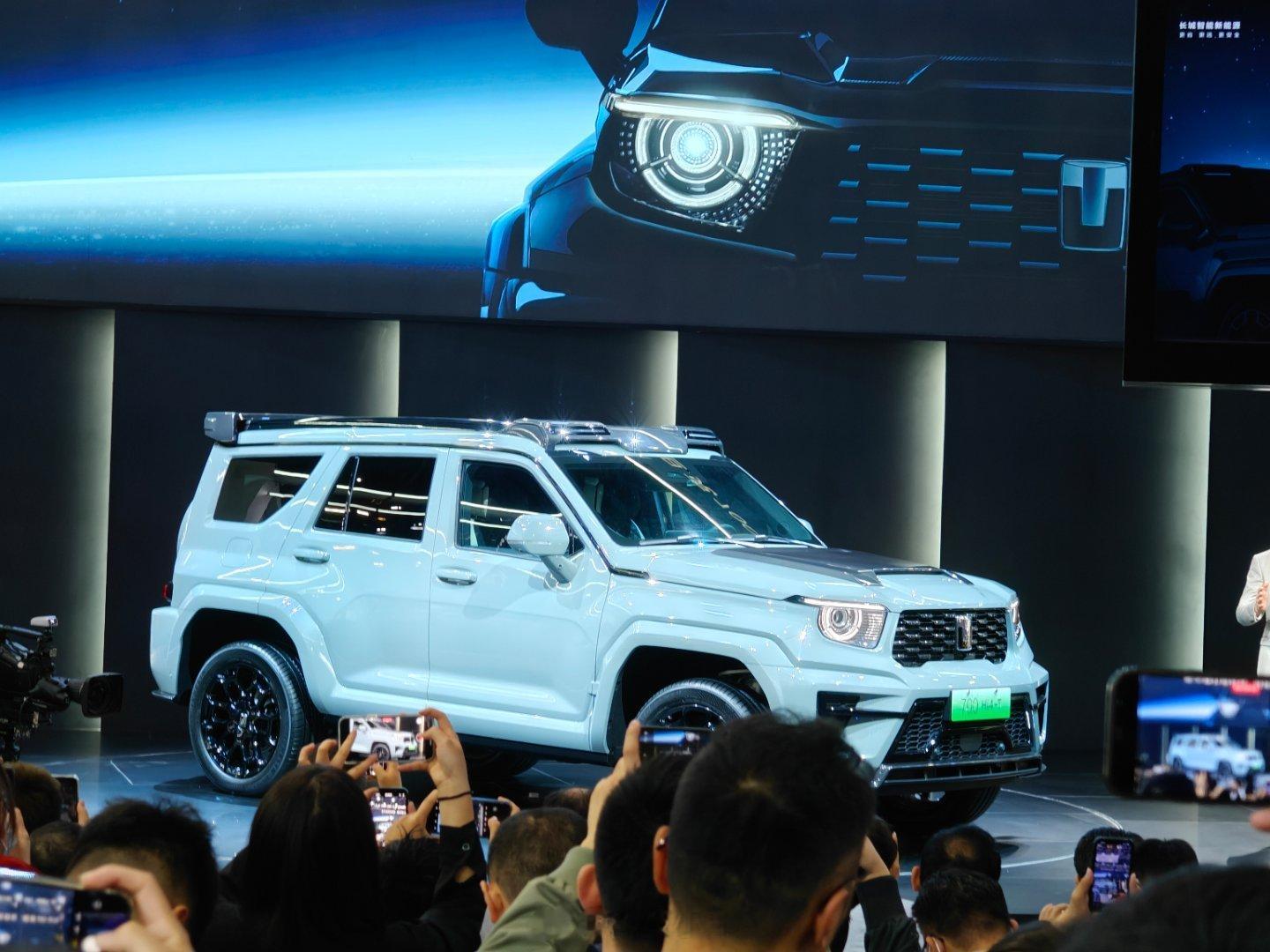 广州车展坦克发布了新车，坦克 700Hi4-T 首发限定版，70 台， 售价 7