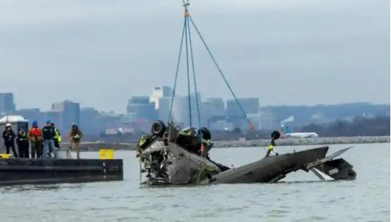 美国军方现在估计是心惊肉跳！民进党当局怕是冷汗直冒！一方面是我们的解放军让轰-6