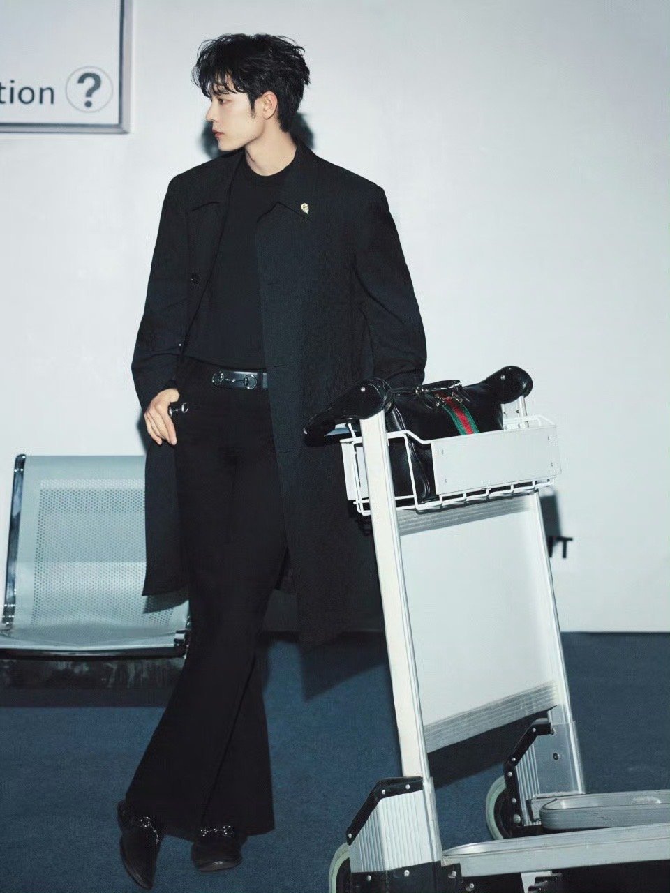 肖战Gucci出图，这个人帅包也好看，估计又要被卖爆了。 