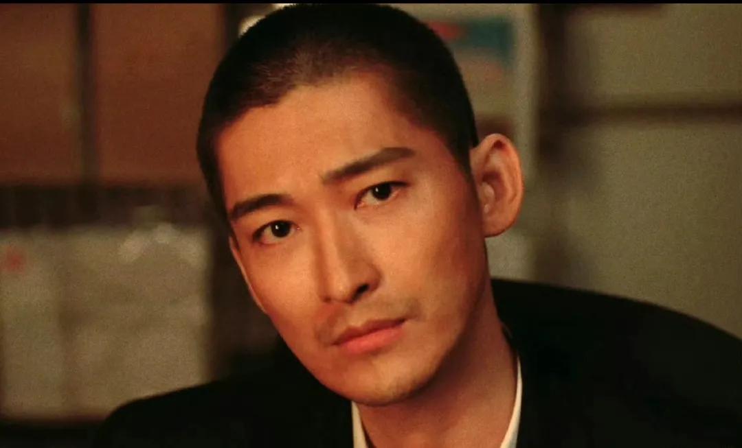 张翰正道非盗演技获赞，终于演对了角色！
看惯了张翰的霸总形象，这次在《正道非盗》