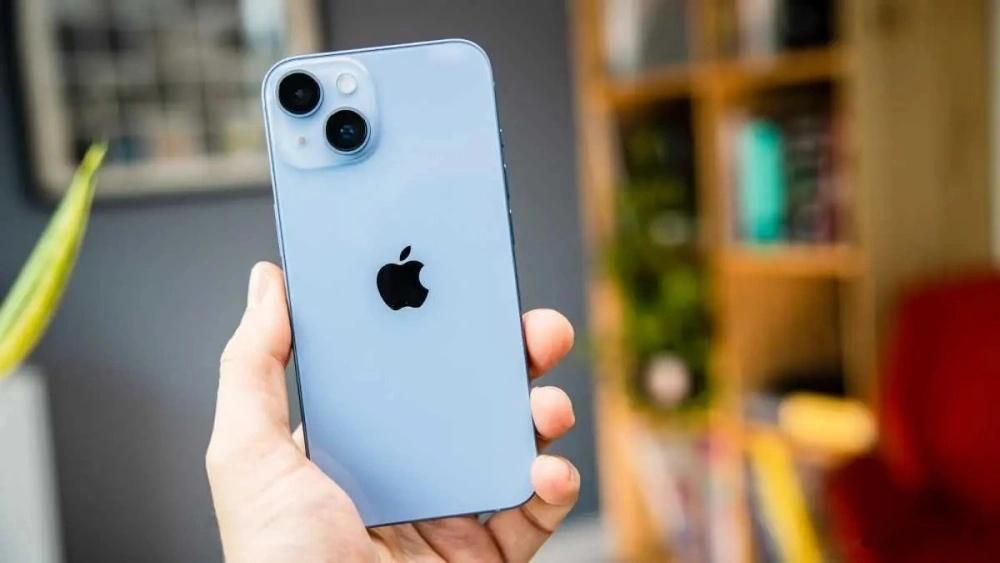 #iPhone15价格跳水后销量霸榜前三# 只要苹果手机降价，销量会增长。在今年