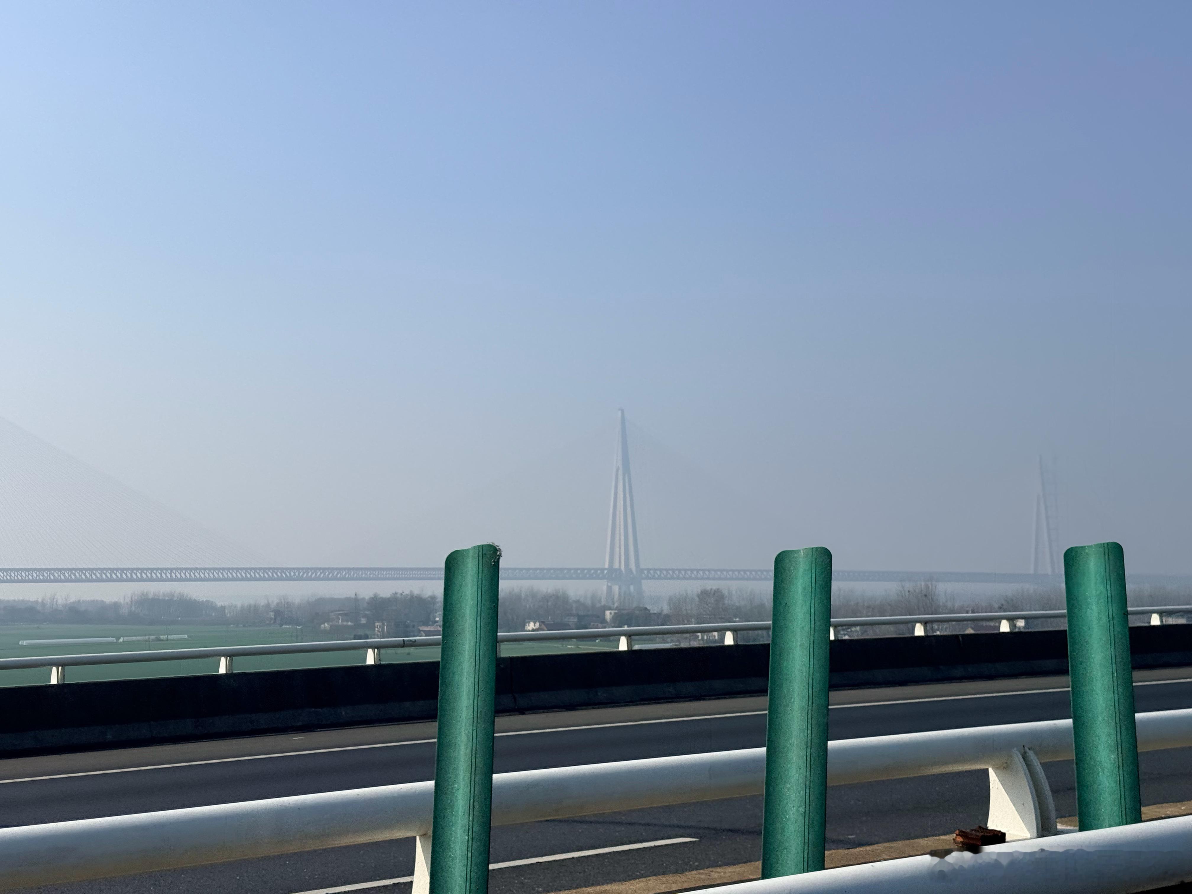 经过在建的巢马公铁两用桥这座桥我也做了一点点工作