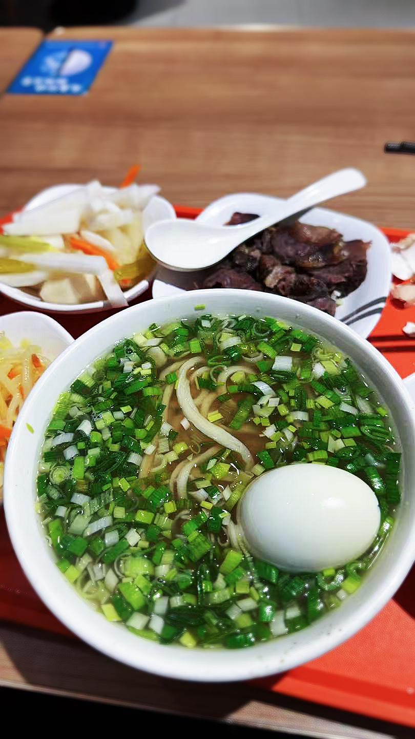 艾迪尔探店集队友说健身练完后虽然饥饿难耐依然凭本事把金强吃成减脂餐面条只要求几根