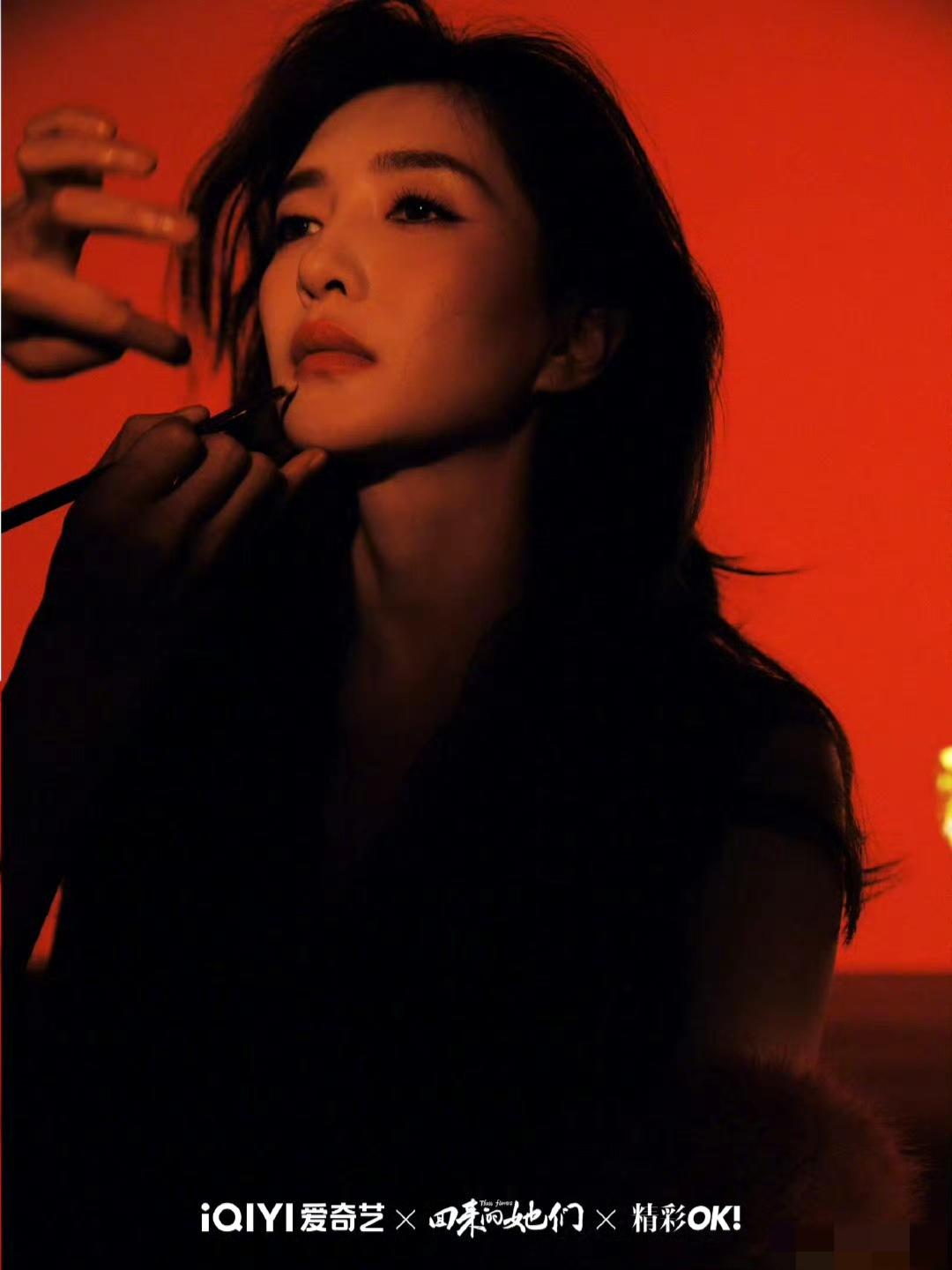 还没开播就先火了！《回来的她们》凭借一组高级感拉满的杂志大片和高能预告，直接把期