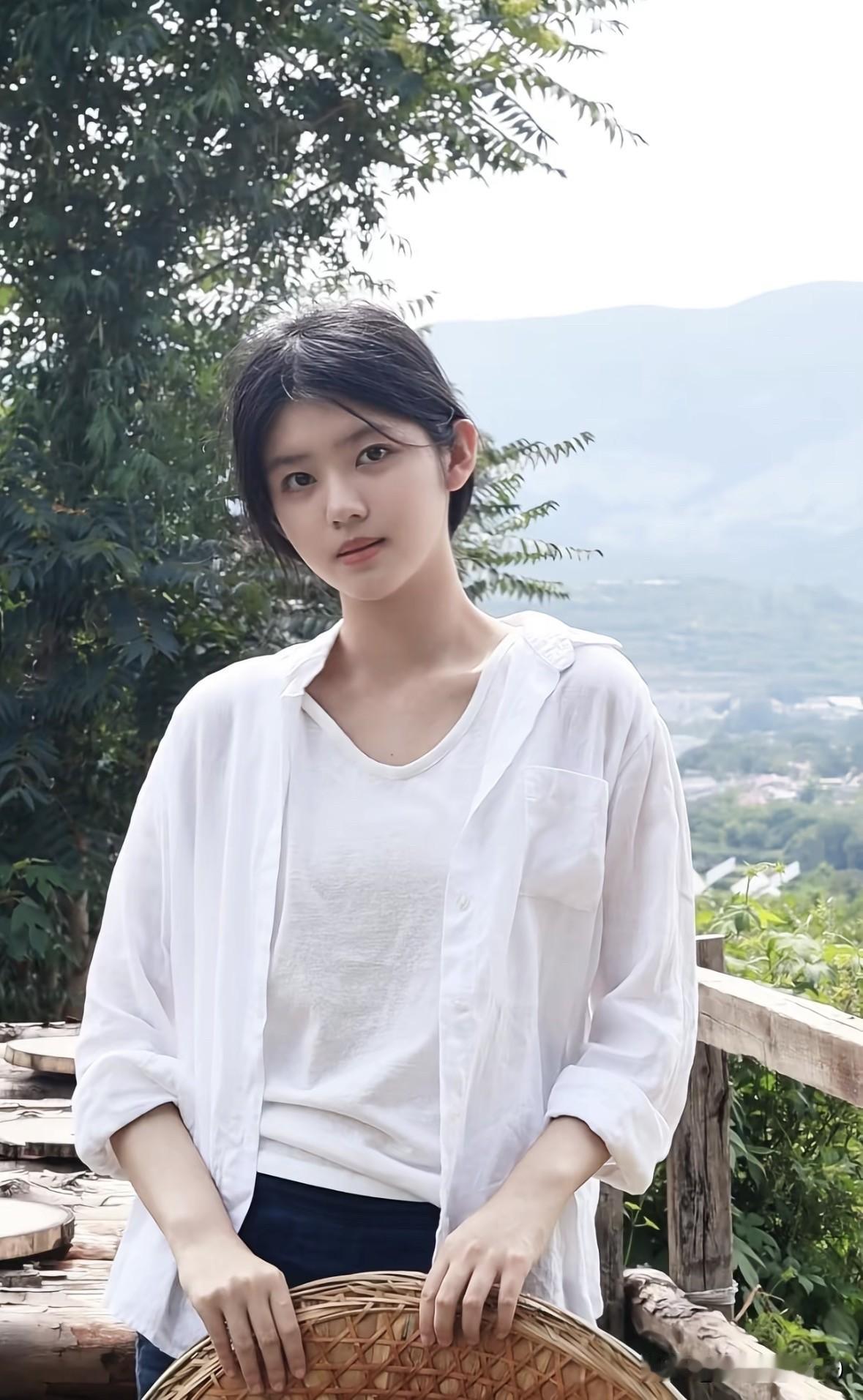 赵蕴卓｜山野清风，一身素净
赵蕴卓