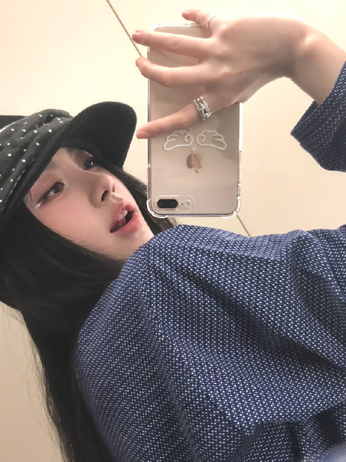 鞠婧祎全世界第一喜欢对镜拍  鞠婧祎对镜拍的神 鞠姐在心里说 被姐迷倒了吧