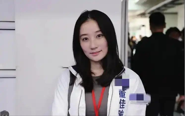 🌙郑丽文率国民党14人代表团访陆，团队里最受关注的莫过于30岁的国际事务部主任