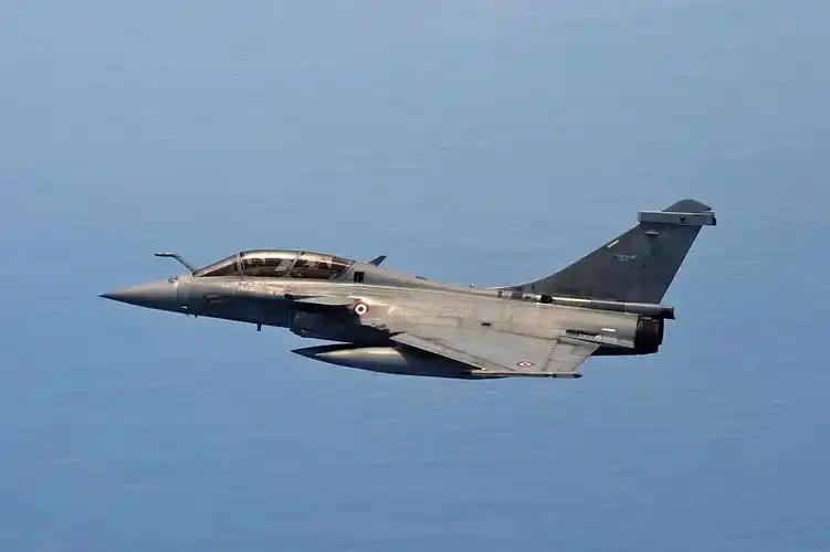 别光盯着歼-16在埃及和阵风怎么比划了，这次中国空军跨洲飞6000公里抵达埃及，