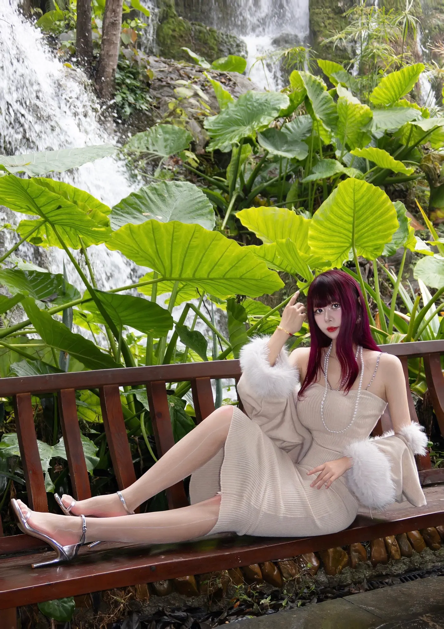 她眷恋 梨花泪 静画红妆等谁归 