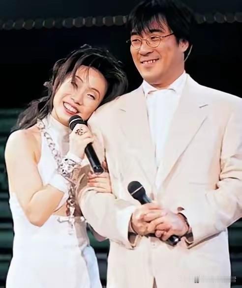 林亿莲唱歌可以，长得就不怎么的了，李宗盛是啥审美啊！
当年背负抛妻渣男，也要漂洋