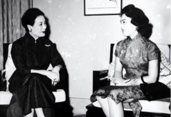 1931年，醉心于杭州美景的宋美龄，大手大脚带着母亲消费一万三千元，可等她拿着单