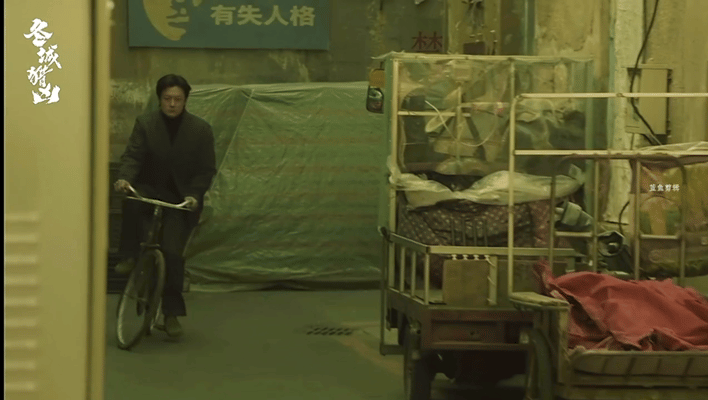 余文乐一边披荆斩棘一边冬城猎凶双线营业的余文乐也太带感了，一边在披哥舞台尽情释放