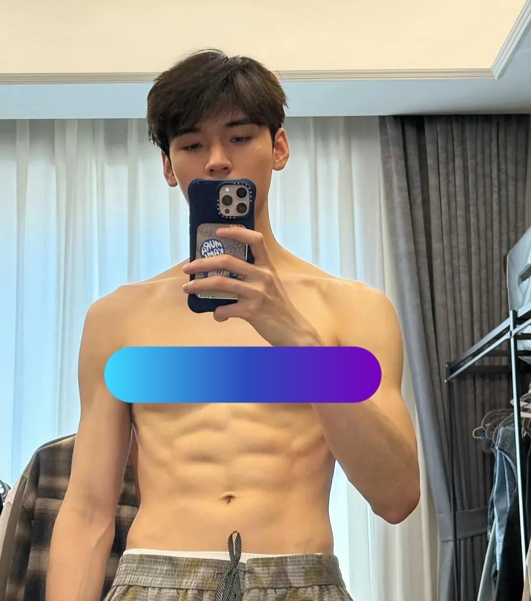 龚俊的身材没想到这么有看头啊！

这六块腹肌谁看了不迷糊，还以为龚俊是属于瘦的那