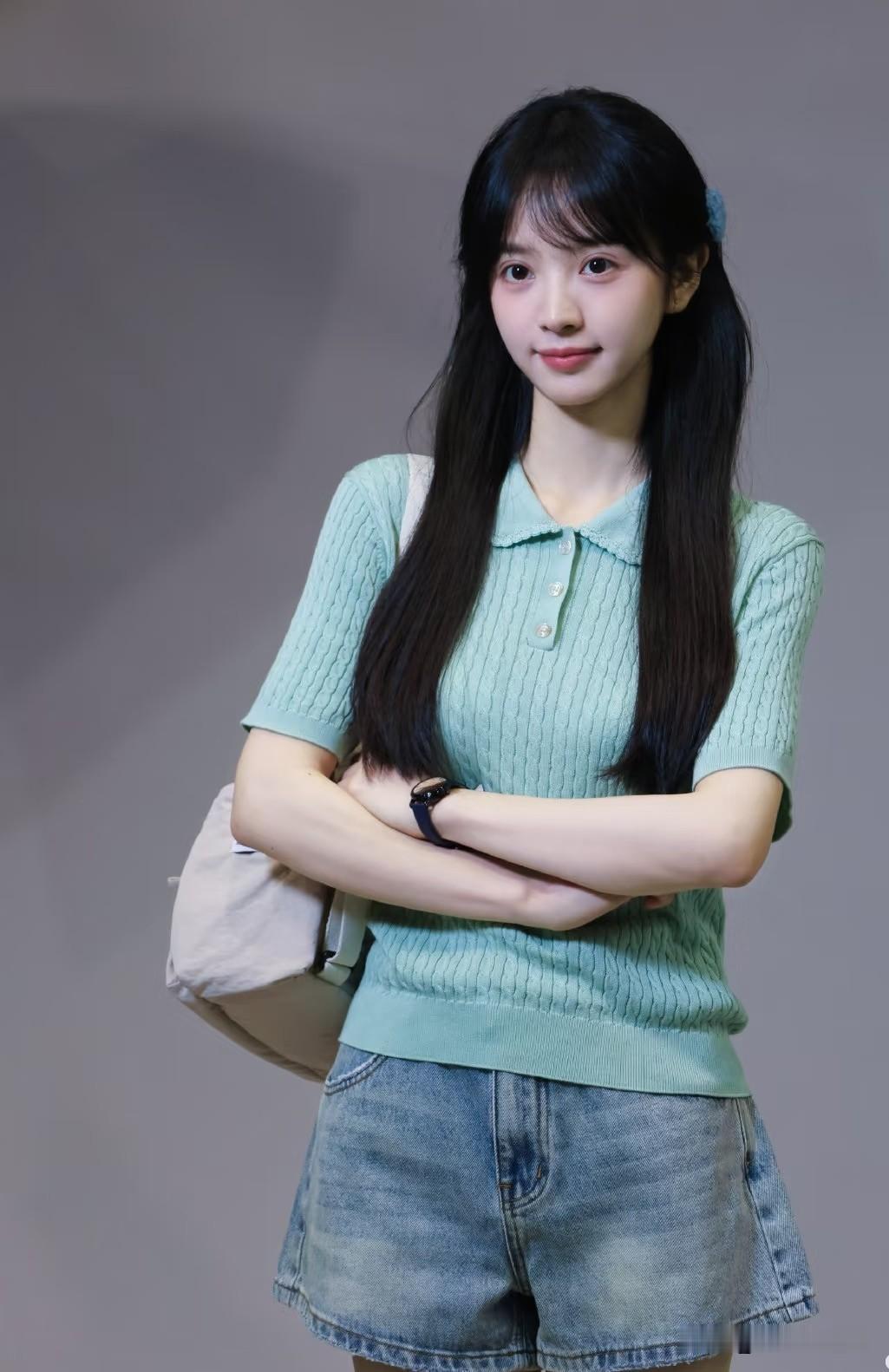 清新少女风，蓝绿撞色穿搭，元气满满！🌿💚👗