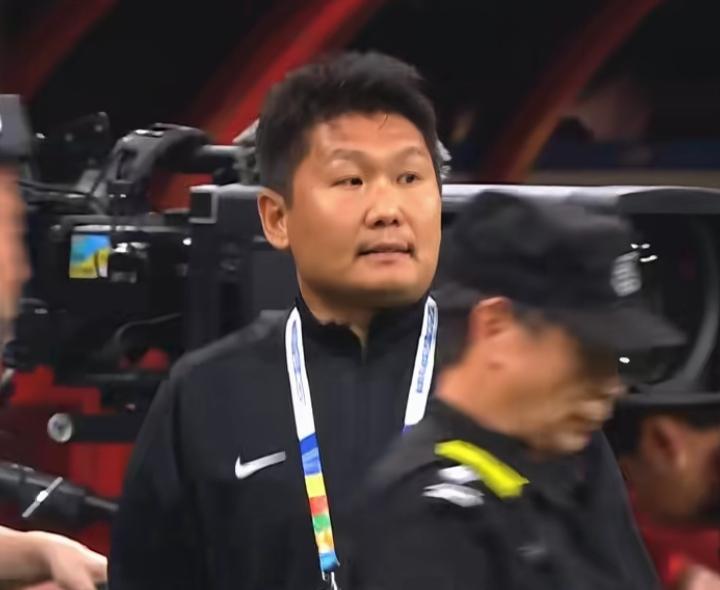 估计现在的他没有几个人认识，发福，成熟，睿智，有一种霸气侧漏的感觉，他就是刘建业