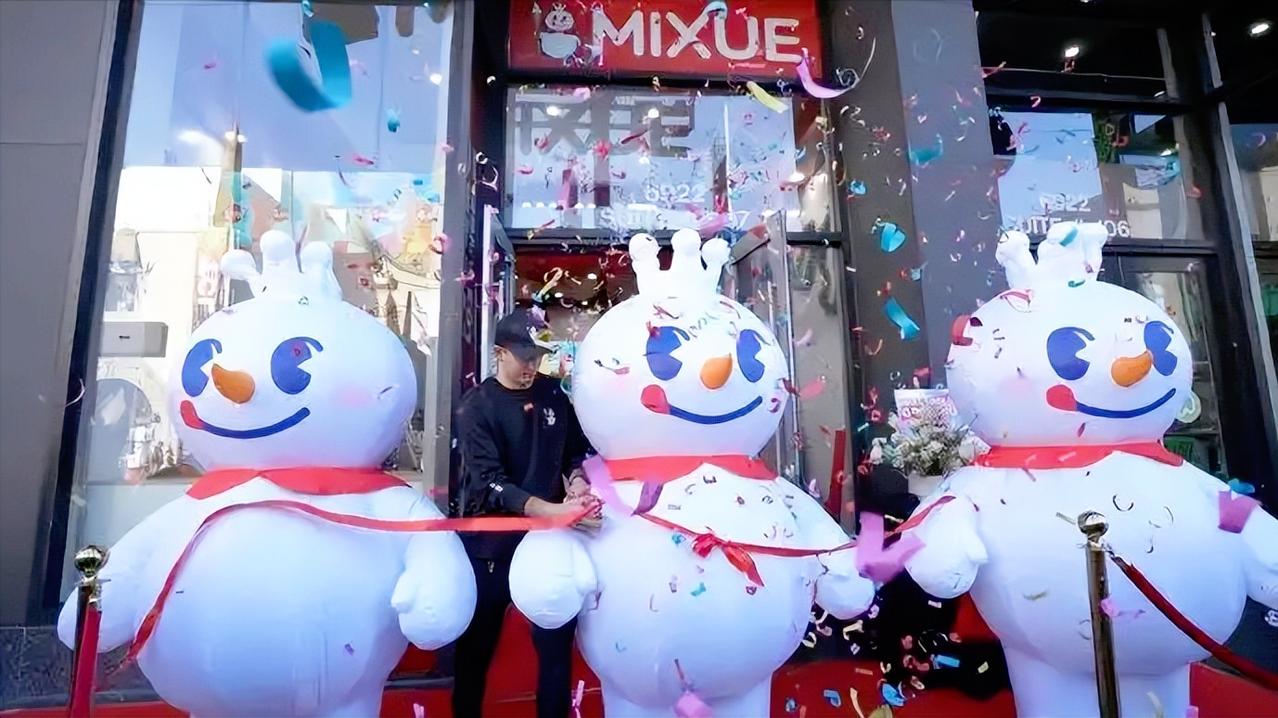 别笑，真事！蜜雪冰城出海后彻底放飞——国内6块钱的奶茶，美国卖3.99美元（约2