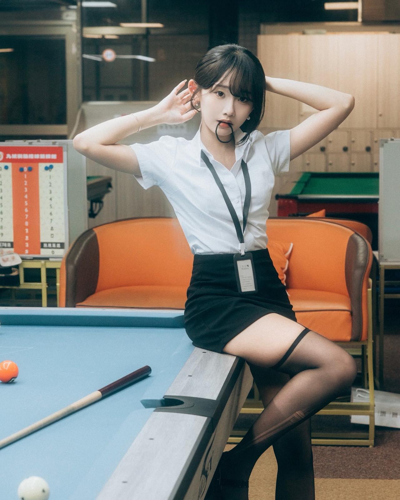 台球室里的纯欲风小美女，这谁能不爱！
INS：suyi_ns