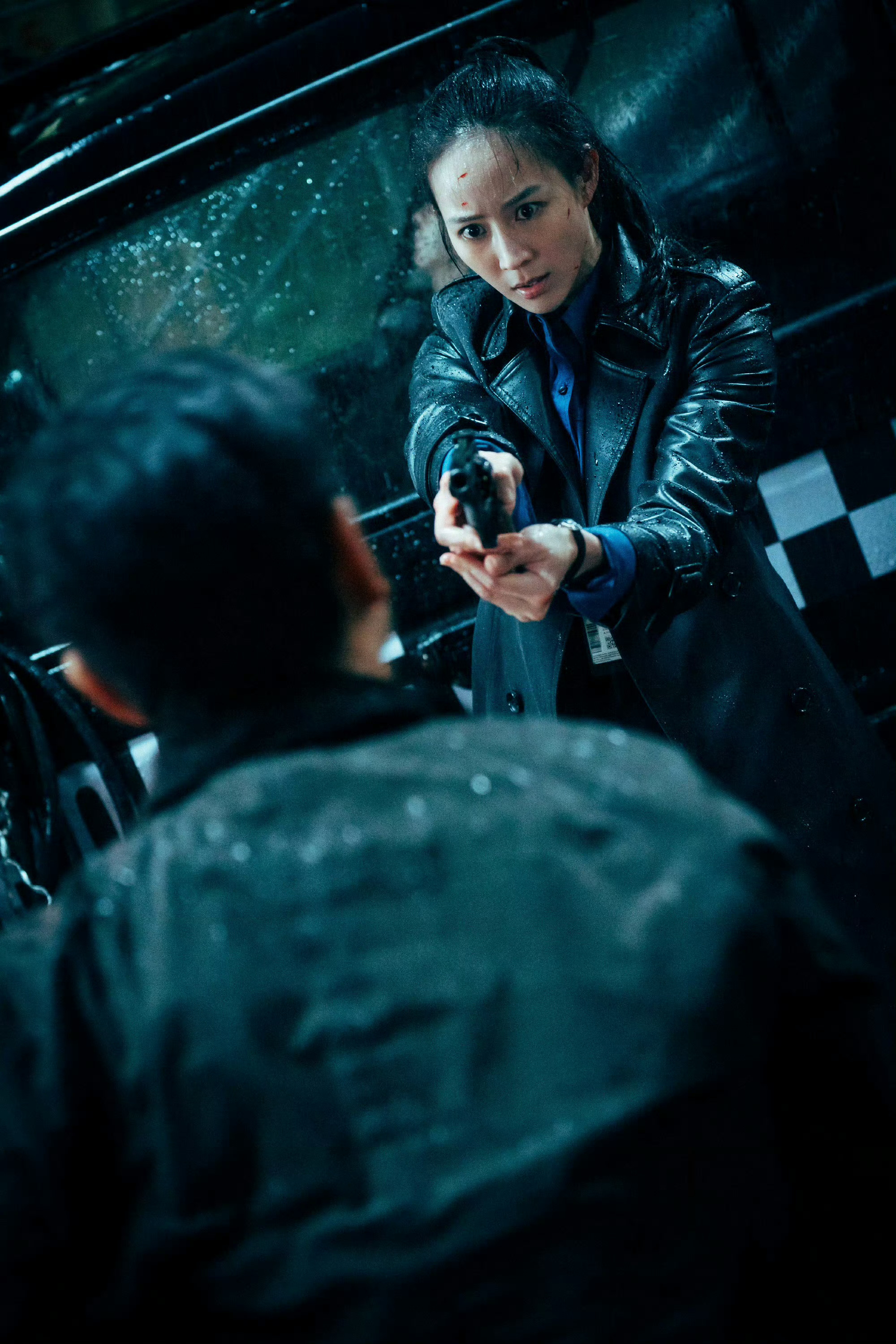 看张钧甯我鸡皮疙瘩都起来了《匿杀》最后一段绝了！张钧甯从护弟到复仇无缝切换，狠戾