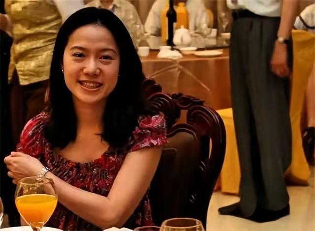 深夜实验室20年拼搏，
翁帆从妻子到双博士学者，
靠实力逆袭人生！
从被质疑“有