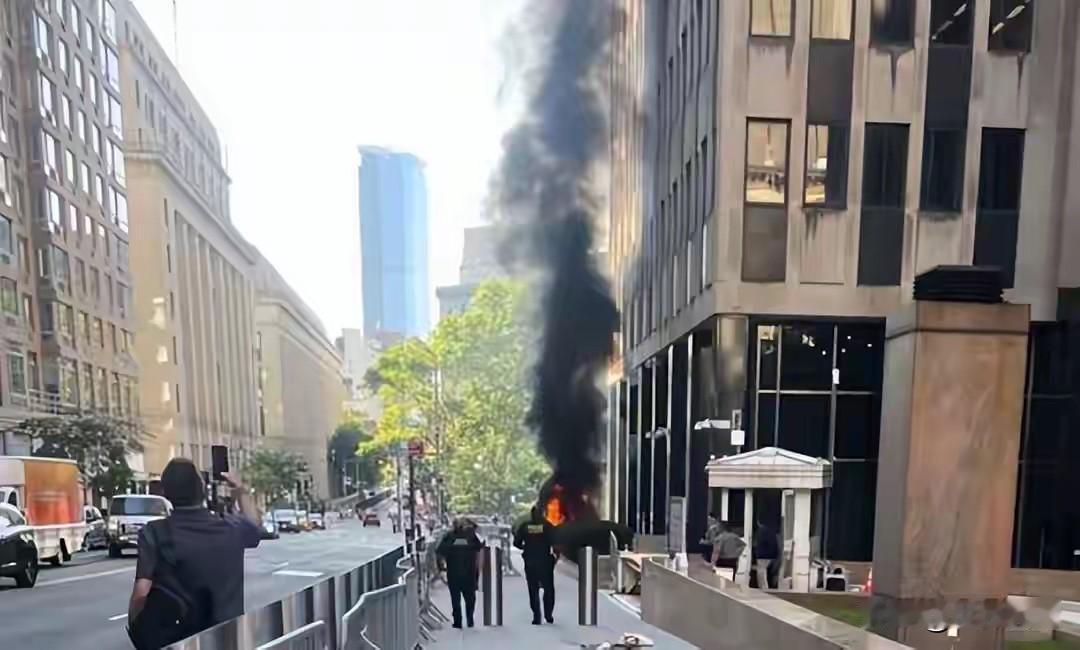 纽约发生恐怖袭击！现场传出爆炸声！联邦大楼被纵火焚烧！
2026 年 7 月 2