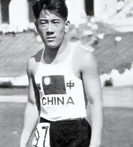 1932年，张学良赞助给刘长春8000大洋，让他去参加洛杉矶奥运会，坐了21天的